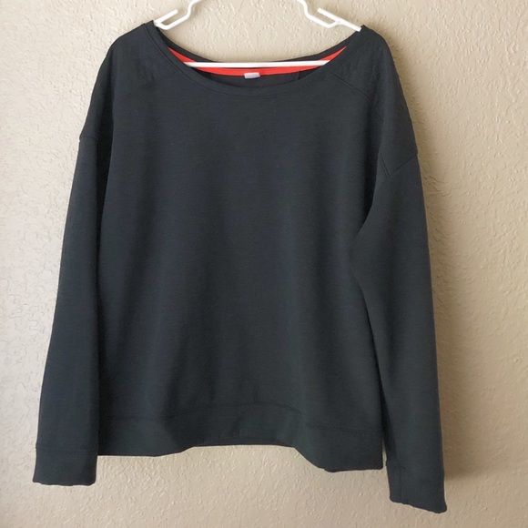 Tops - GapFit Quilted Shoulder Sweatshirt
